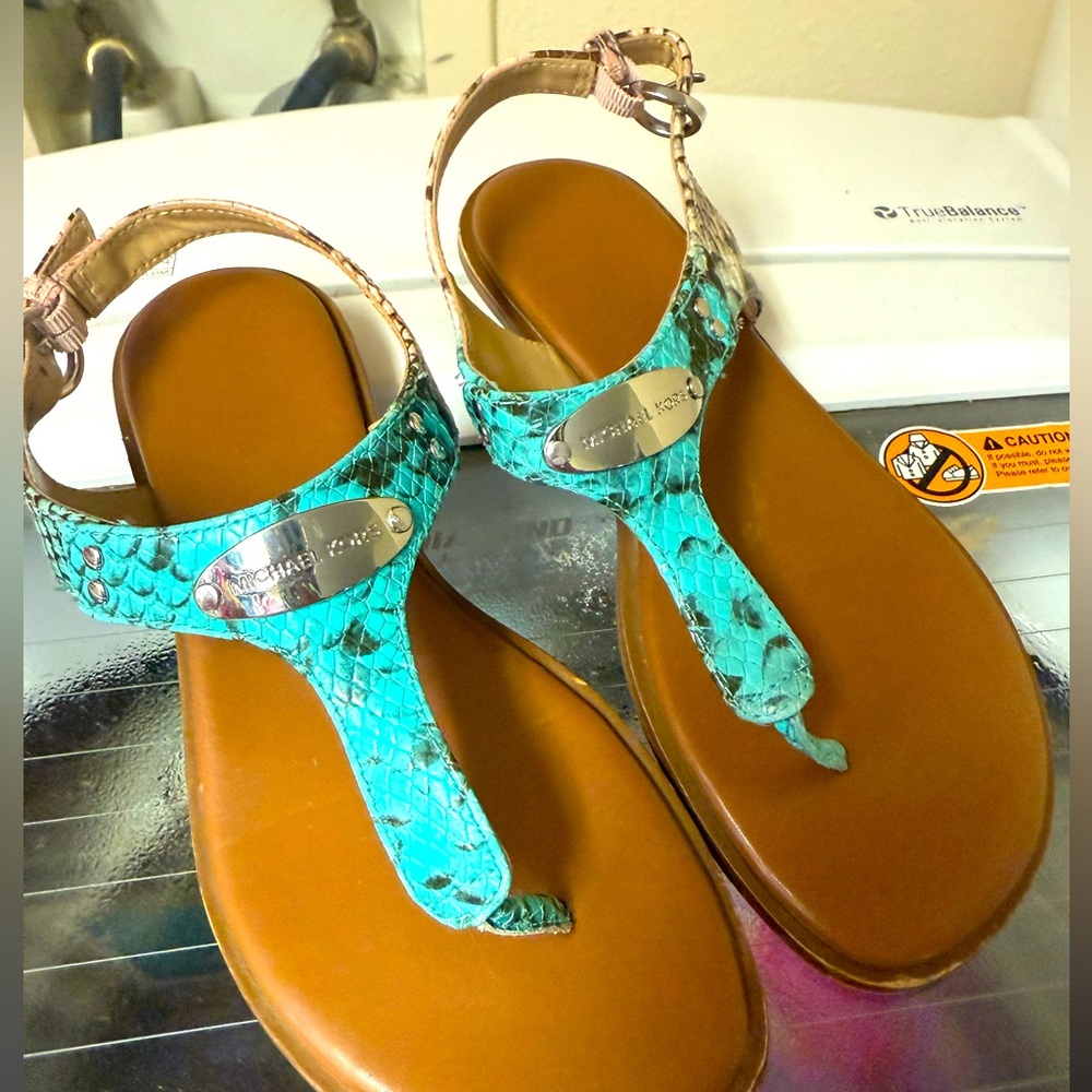 FINAL SALE❤️❤️❤️❤️Michael Michael Kors Sandals size 5,5